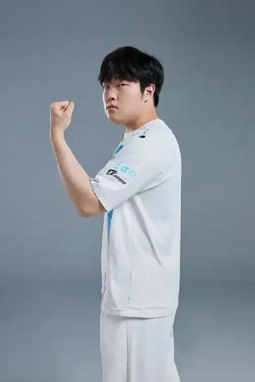 ayx game-表现优异引爆全场！，Rookie意外战胜老鹰赢得满堂喝彩-ayx game